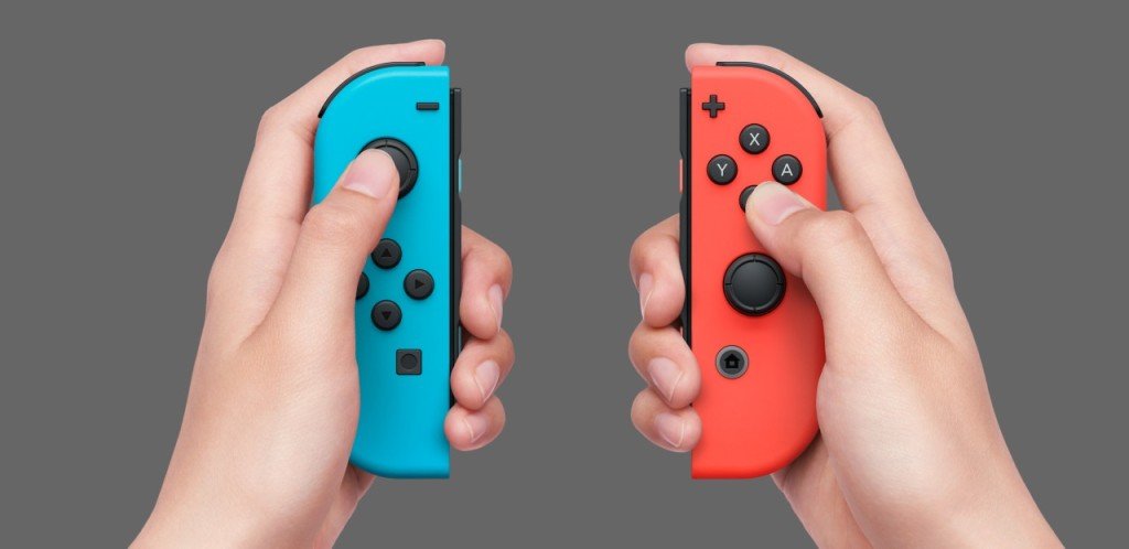 nintendo switch joy-con colorati in mano