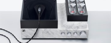 Le cuffie Sennheiser HE 1 in mostra al Just Cavalli