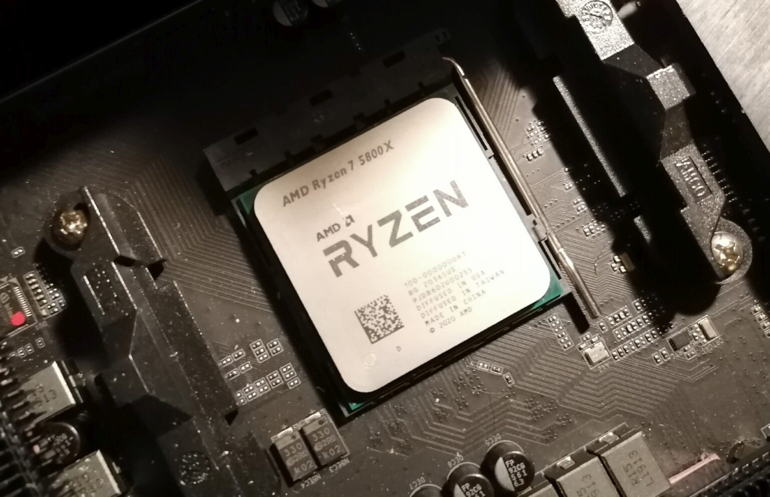 Asus vivobook amd ryzen 7 5800h. AMD Ryzen 7 5800x. AMD Ryzen 9 5900x. AMD Ryzen 3 4100 внутри. Ryzen 3 3300x ножки.