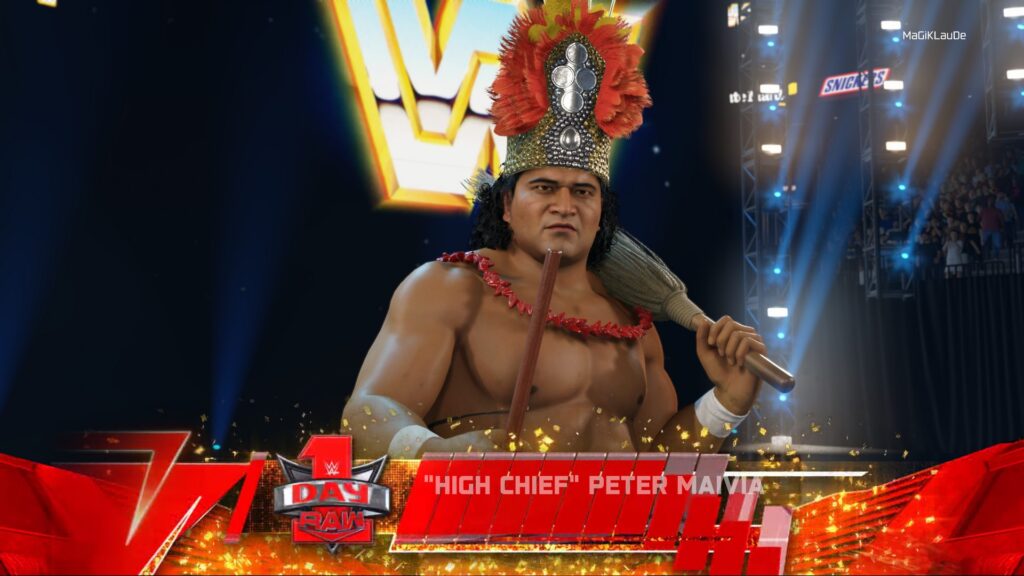 Il wrestler Peter Maivia nella sua raffigurazione digitale su WWE 2K25 raffigurato a mezzo busto in primo piano. 